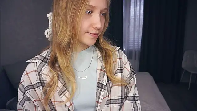 EarnestineGyllenband online show from October 2025 06:47:01 AM