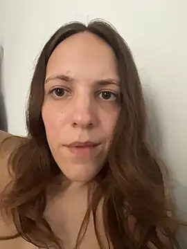 Snapshot of lauflor chatting on February 2026 12:22:02 PM lauflor online show from February 2026 12:22:02 PM