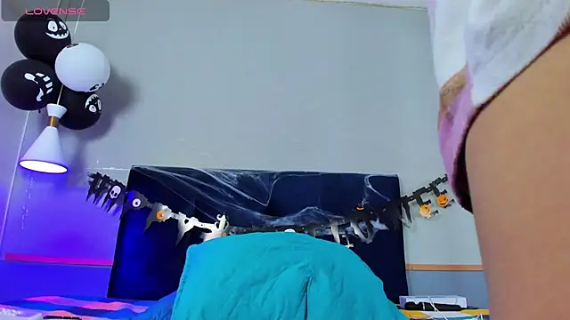 Tsuki Maru online show from October 2025 09:15:02 PM