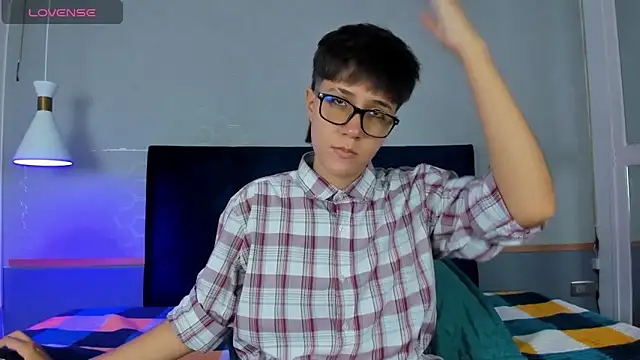 Tsuki Maru online show from November 2025 08:09:02 PM