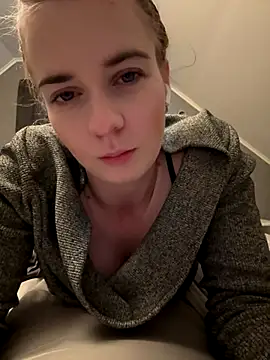 ellieen online show from October 2025 10:00:02 PM