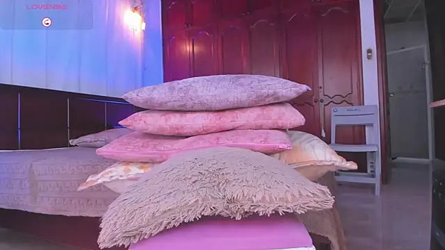 Shantal 777 online show from March 2026 02:12:02 PM