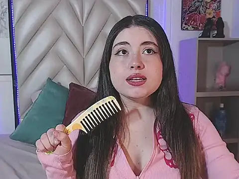 Snapshot of Vicluxxx chatting on September 2025 12:18:01 PM Vicluxxx online show from September 2025 12:18:01 PM