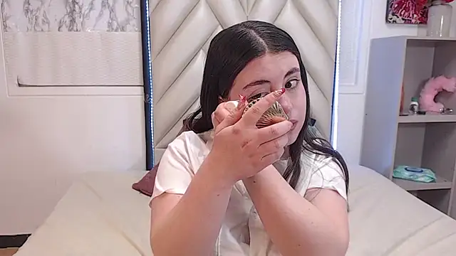 Snapshot of Vicluxxx chatting on October 2025 01:12:01 PM Vicluxxx online show from October 2025 01:12:01 PM