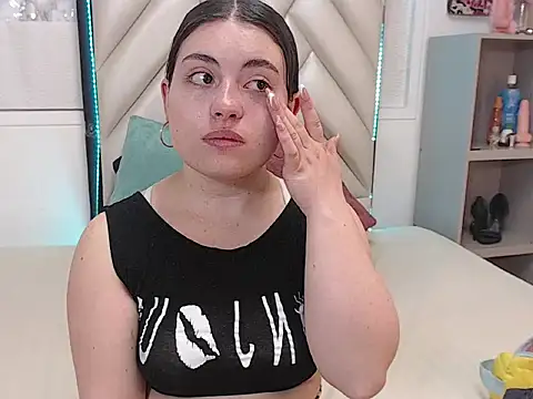 Snapshot of Vicluxxx chatting on October 2025 12:55:01 PM Vicluxxx online show from October 2025 12:55:01 PM