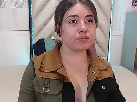 Snapshot of Vicluxxx chatting on October 2025 12:42:02 PM Vicluxxx online show from October 2025 12:42:02 PM