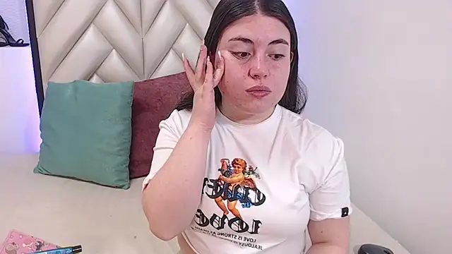 Snapshot of Vicluxxx chatting on November 2025 01:01:02 PM Vicluxxx online show from November 2025 01:01:02 PM