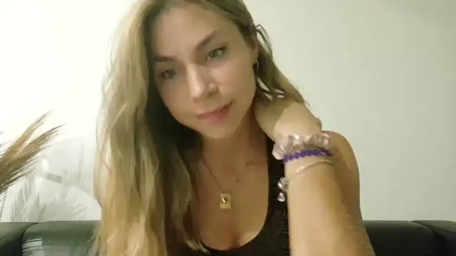 Snapshot of wonderalice31 chatting on September 2025 07:02:02 PM wonderalice31 online show from September 2025 07:02:02 PM