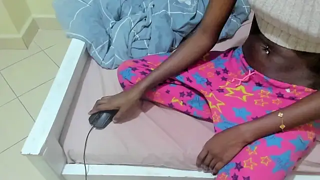 mapeees online show from December 2025 12:05:01 AM