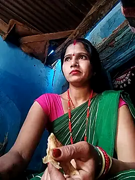 Snapshot of Jooli_xx chatting on February 2026 04:31:01 AM Jooli xx online show from February 2026 04:31:01 AM