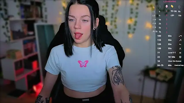 raspberry  girl  online show from September 2025 07:36:01 PM