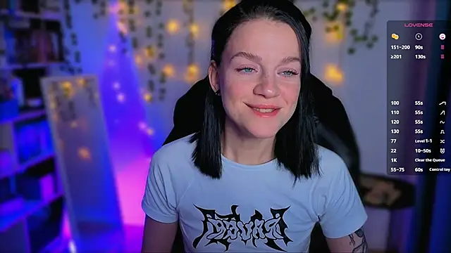 raspberry  girl  online show from September 2025 07:57:02 PM