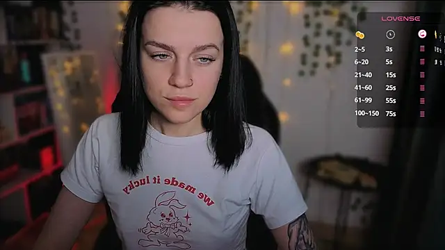 raspberry  girl  online show from October 2025 06:50:02 PM