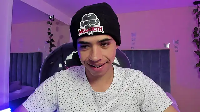 Muscle Scott online show from November 2025 12:59:03 PM