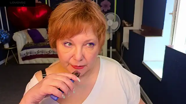 Kira Kenett online show from June 2026 05:42:01 AM