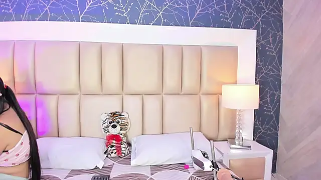 HatsaJones online show from February 2026 04:13:02 AM