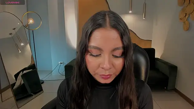 NinaBlum online show from November 2025 03:18:02 AM