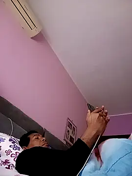 Snapshot of estrogeni chatting on February 2026 07:01:01 AM estrogeni online show from February 2026 07:01:01 AM