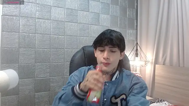 Iantwink18 online show from November 2025 09:59:01 PM