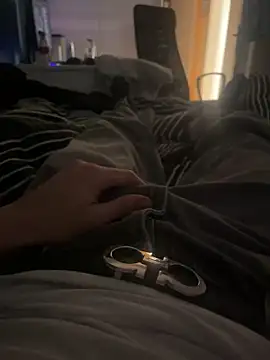 Snapshot of elox33 chatting on April 2026 01:40:01 PM elox33 online show from April 2026 01:40:01 PM