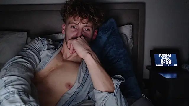 DominantAlex18 online show from December 2025 12:59:02 AM