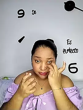 Angelly ricura online show from December 2025 03:20:01 PM