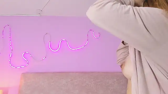 EmaRae1499 online show from November 2025 03:49:01 PM