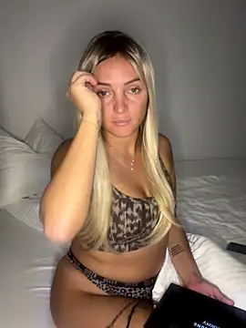 Snapshot of madiiy chatting on September 2025 08:14:01 PM madiiy online show from September 2025 08:14:01 PM