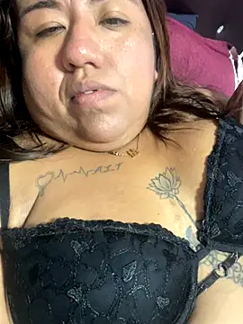 Snapshot of Wenlop chatting on November 2025 11:05:01 PM Wenlop online show from November 2025 11:05:01 PM