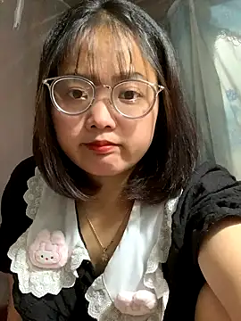 Snapshot of July-y chatting on September 2025 01:29:02 AM July-y online show from September 2025 01:29:02 AM