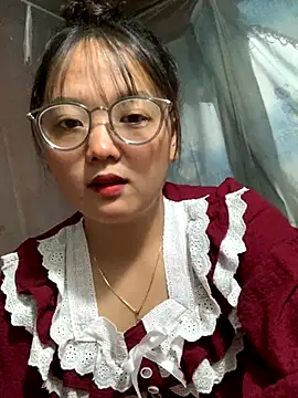 Snapshot of July-y chatting on September 2025 05:42:01 AM July-y online show from September 2025 05:42:01 AM