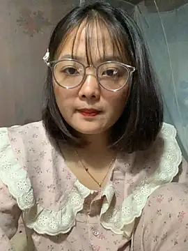 Snapshot of July-y chatting on September 2025 06:27:02 AM July-y online show from September 2025 06:27:02 AM