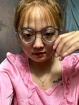 Snapshot of July-y chatting on September 2025 07:47:01 AM July-y online show from September 2025 07:47:01 AM