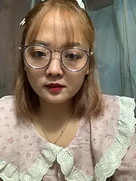 Snapshot of July-y chatting on September 2025 03:00:02 AM July-y online show from September 2025 03:00:02 AM