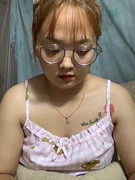 Snapshot of July-y chatting on October 2025 02:58:02 PM July-y online show from October 2025 02:58:02 PM