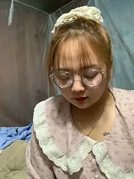 Snapshot of July-y chatting on October 2025 03:13:01 PM July-y online show from October 2025 03:13:01 PM