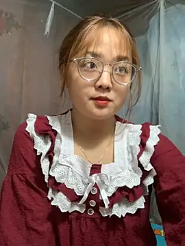 Snapshot of July-y chatting on October 2025 01:19:01 AM July-y online show from October 2025 01:19:01 AM