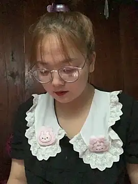 Snapshot of July-y chatting on October 2025 10:16:02 AM July-y online show from October 2025 10:16:02 AM