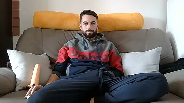 Amicisegreti online show from February 2026 12:12:01 PM