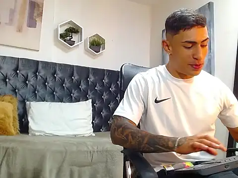 Snapshot of adrian_ray chatting on October 2025 06:16:02 PM adrian ray online show from October 2025 06:16:02 PM