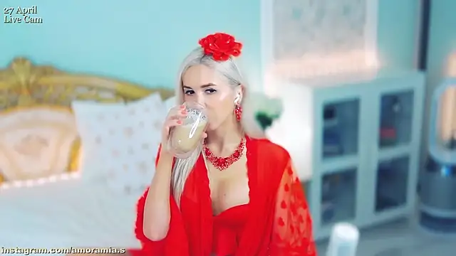 Amoramias online show from April 2026 06:39:01 PM