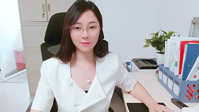 Snapshot of OL-Lily chatting on October 2025 04:00:02 AM OL-Lily online show from October 2025 04:00:02 AM