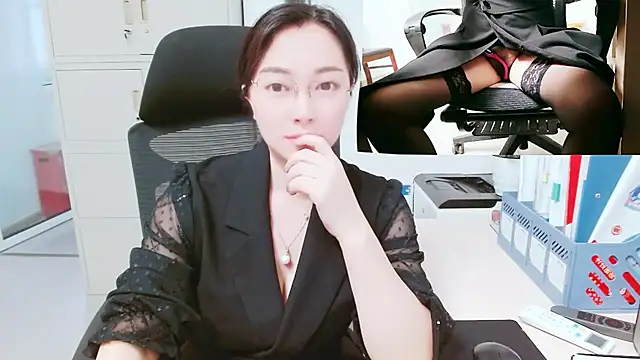 Snapshot of OL-Lily chatting on October 2025 01:28:01 AM OL-Lily online show from October 2025 01:28:01 AM