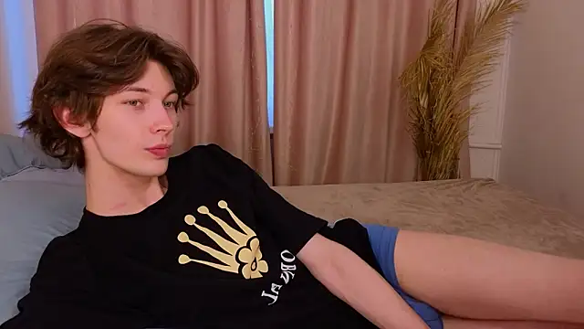 Snapshot of _Den1s_ chatting on February 2026 12:30:02 PM Den1s online show from February 2026 12:30:02 PM