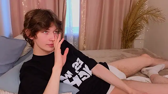 Snapshot of _Den1s_ chatting on February 2026 12:53:02 PM Den1s online show from February 2026 12:53:02 PM