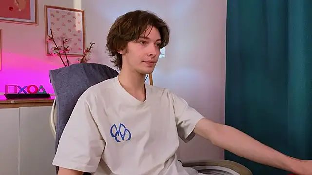 Snapshot of _Den1s_ chatting on February 2026 01:08:02 PM Den1s online show from February 2026 01:08:02 PM