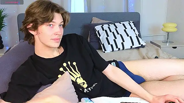 Snapshot of _Den1s_ chatting on February 2026 12:34:02 PM Den1s online show from February 2026 12:34:02 PM