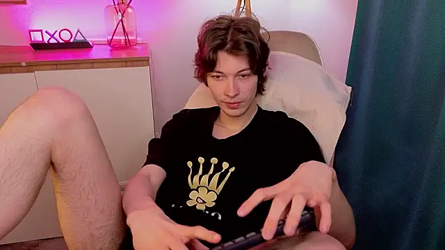 Snapshot of _Den1s_ chatting on February 2026 12:38:02 PM Den1s online show from February 2026 12:38:02 PM