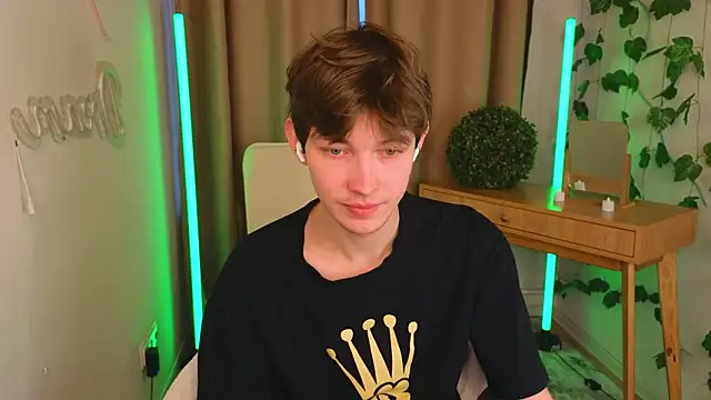 Snapshot of _Den1s_ chatting on February 2026 01:00:02 PM Den1s online show from February 2026 01:00:02 PM