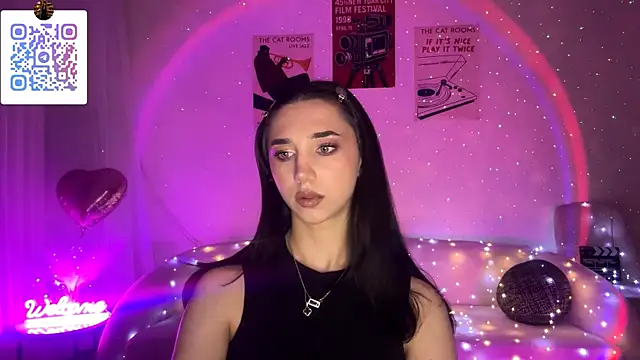 LinaMour online show from April 2026 10:22:01 PM